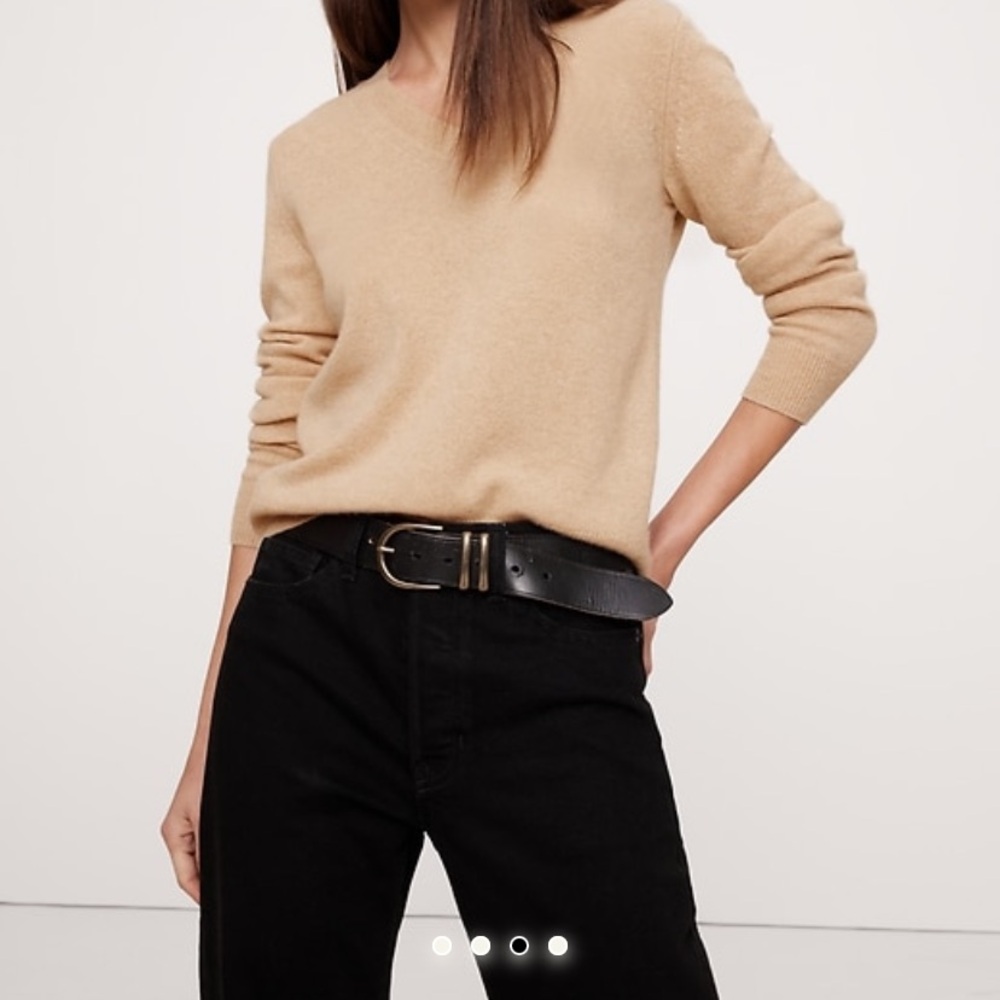 Banana Republic Cashmere Blend V-Neck Sweater